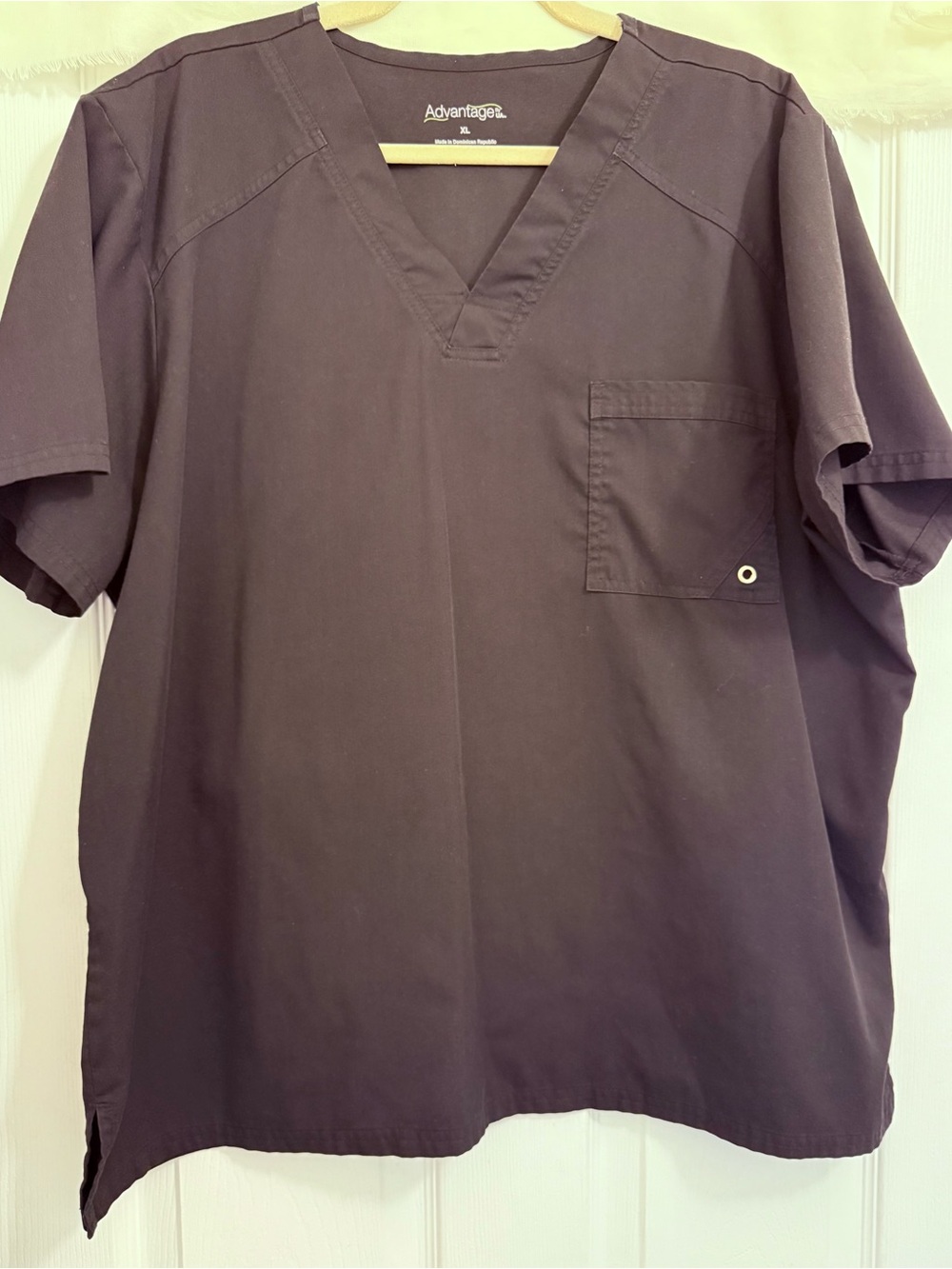 Uniform Advantage Men’s Short Sleeve V-Neck Scrub Top - Black Size XL